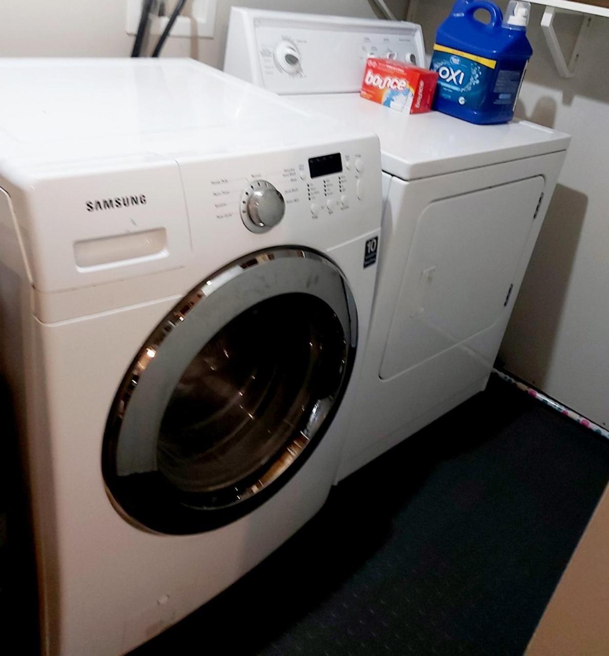 Lovely Comfy Home Private Bath In Central カルガリー エクステリア 写真